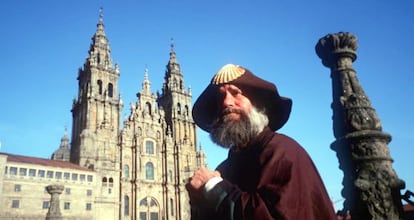 Juan Carlos Lema, ante la catedral de Santiago de Compostela. 