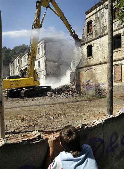 Inicio de la demolición de la colonia Sedó.