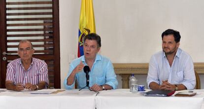 Santos com a equipe negociadora do Goverrno em Cartagena.