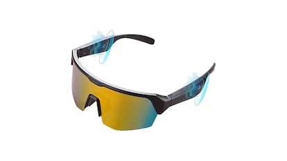 Gafas inteligentes sobre fondo blanco.