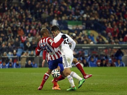 Isco trata de irse de Miranda. 