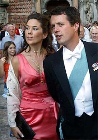 El heredero al trono de Dinamarca junto a su novia, el pasado mes de agosto.