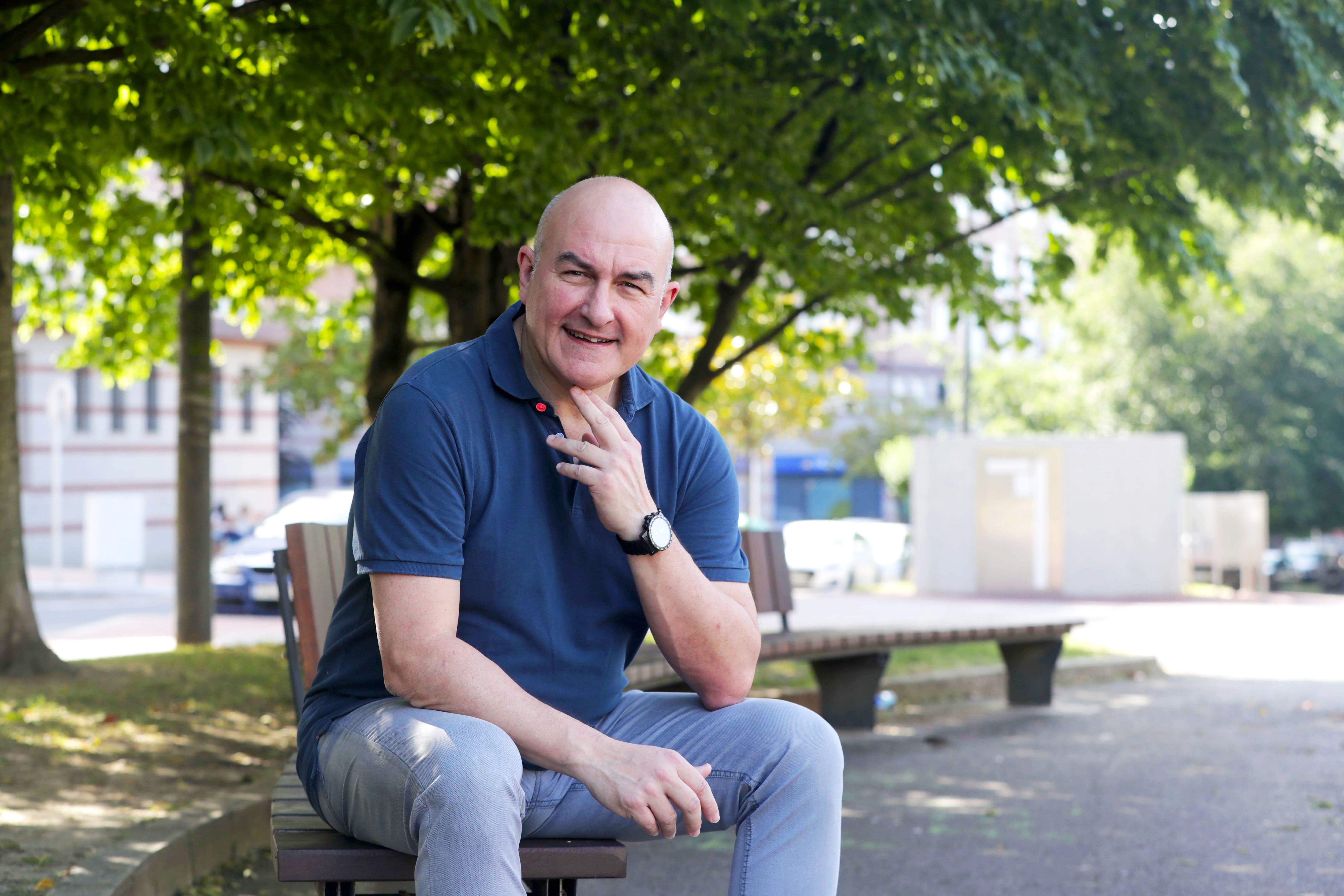 Jaume Ponsarnau entrenador del Bilbao Basket en el barrio de Miribilla, en Bilbao.
