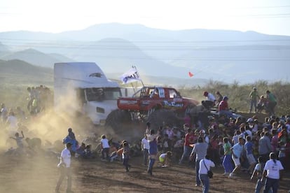 Un &#039;monster truck&#039; arrolla a los espectadores en M&eacute;xico. 