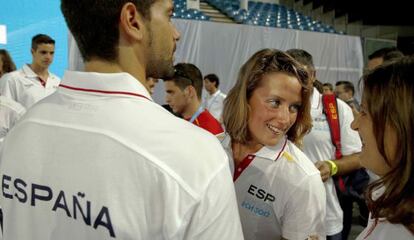 Mireia Belmonte junto a otros miembros del equipo español. 
