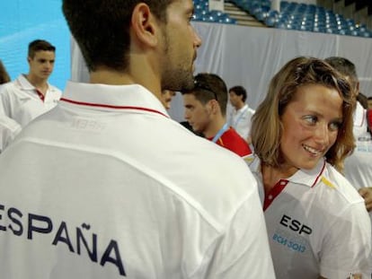 Mireia Belmonte junto a otros miembros del equipo español. 