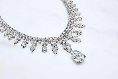 El Tiffany Aurora está compuesto por más de 300 diamantes.