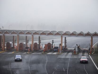 Estación de peaje de la AP-9 a su paso por Santiago, en diciembre.