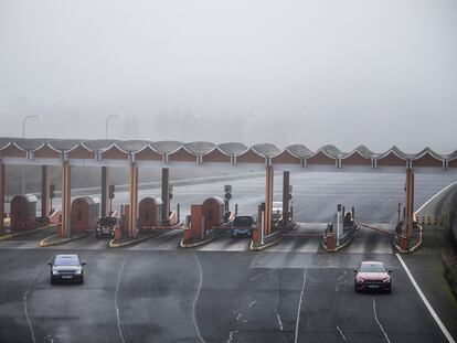 Estación de peaje de la AP-9 a su paso por Santiago, en diciembre.