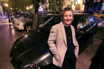 Pilar Moreno Gómez, en la calle de Valencia donde vive.