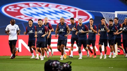 Los jugadores del PSG entrenan en el Estadio Da Luz, escenario de la final ante el Bayern.