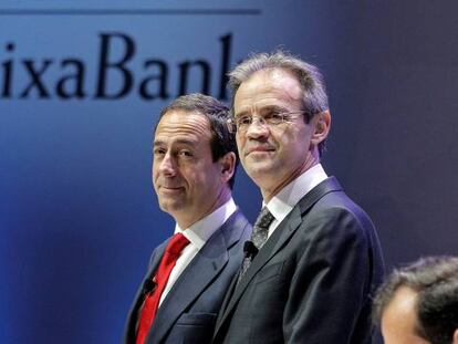 El presidente de CaixaBank, Jordi Gual (derecha), y el consejero delegado, Gonzalo Gortázar (izquierda). 