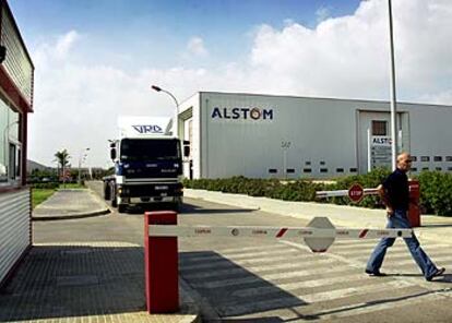 Fachada de la factoría de Alstom en la localidad valenciana de Albuixec.