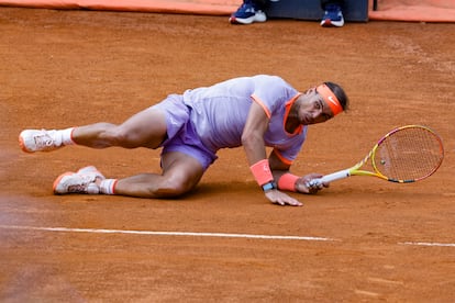 Nadal, sobre la arcilla, durante el partido contra Bergs en el Foro Itálico.