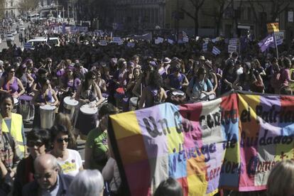 Vista de la manifestación en MAdrid por en el Día Internacional de la Mujer para reivindicar la igualdad de género, defender el aborto libre y gratuito y rechazar la violencia machista. EFE