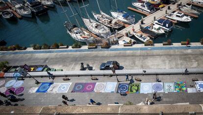 'Top manta' al Port Vell de Barcelona.