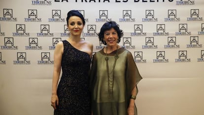 Cruz Sánchez Lara, abogada y presidenta de Thribune for Human Rights, y la Ministra de Educación Isabel Celaá.