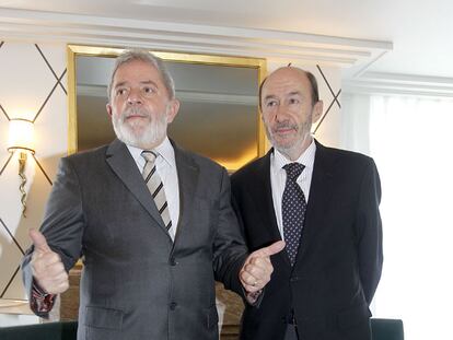 El expresidente de Brasil Lula Da Silva con el candidato socialista Alfredo Pérez Rubalcaba.