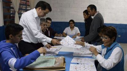 Conteo de votos en Guatemala durante las elecciones del pasado octubre.