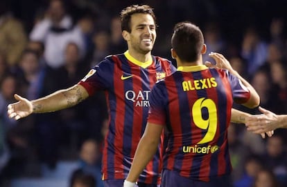 Cesc y Alexis celebran uno de los goles.