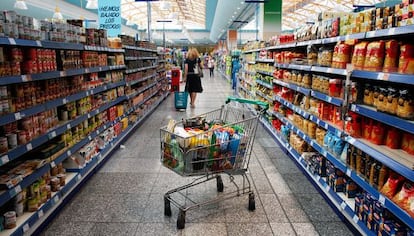 Interior d'un supermercat a Madrid.