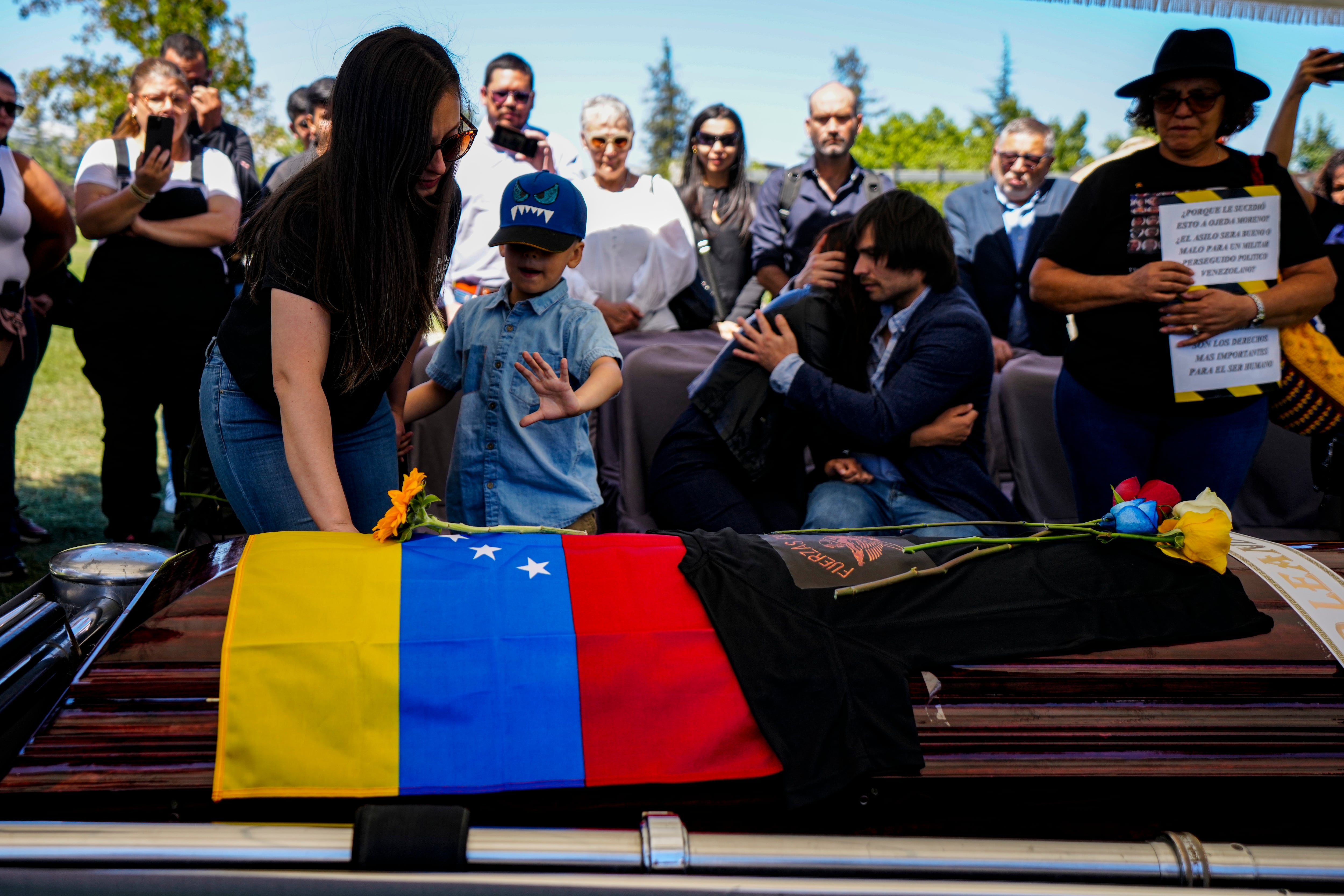 Sospechan que contrató a una pandilla venezolana para un asesinato politico. El gobierno Trump sigue trabajando con él