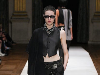 Yohji Yamamoto juega con las asimetrías