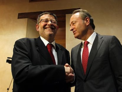 Ximo Puig y Alberto Fabra en un acto en las Cortes Valencianas en 2012. 