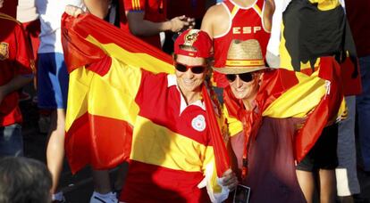 La infanta Elena y su prima María Zurita celebrando un triunfo de España.