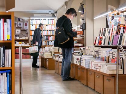 Aspecto de la librería Laie, de Barcelona, una de las tiendas presentes en la plataforma Llibreries Obertes.