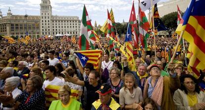 Banderes d'Euskadi i Catalunya a la Diada, a Barcelona.