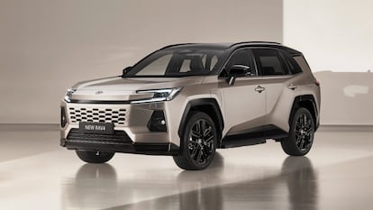 El nuevo Toyota RAV4 cambia su aspecto de manera radical y mantiene una versión con etiqueta Cero