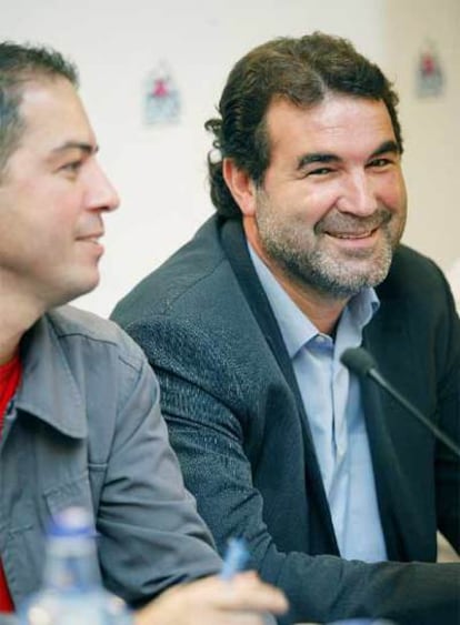 El responsable de política municipal del BNG, Roberto Mera (izquierda), junto a Anxo Quintana.