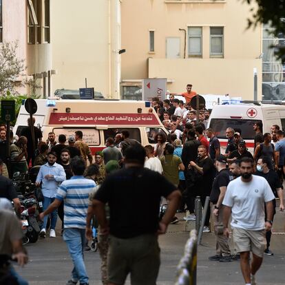 Beirut (Lebanon), 17/09/2024.- An ambulance arrives at the American University of Beirut Medical Center (AUBMC) after an incident involving Hezbollah members'Äô wireless devices in Beirut, Lebanon, 17 September 2024. According to Lebanon'Äôs state news agency, several 'Äòwireless communication devices (pagers) were detonated using advanced technology.'Äô Hundreds of people with various injuries have been arriving at Lebanese hospitals, according to the Lebanese Public Health Emergency Operations Center of the Ministry of Public Health. (Líbano, Hizbulá/Hezbolá) EFE/EPA/WAEL HAMZEH
