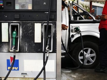 Uma estaci?ervicio de gasolina em Caracas (Venezuela).