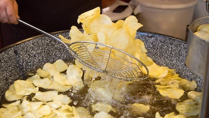 Patatas fritas en aceite de oliva.