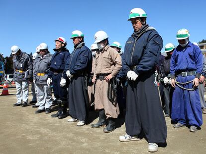 Trabajadores de la construcción en la ciudad japonesa Rikuzentakata.