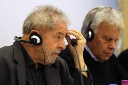 Lula y Felipe González, en São Paulo este lunes.