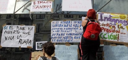 Carteles en la Puerta del Sol