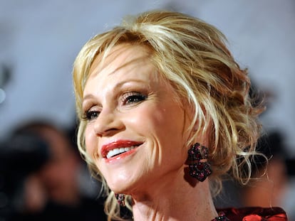 Al detalle: el look de Melanie Griffith en los Goya