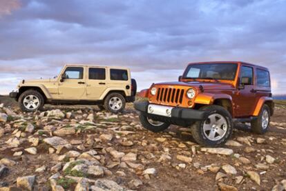 El Wrangler tiene versiones de dos y cuatro puertas, y un interior más elaborado.