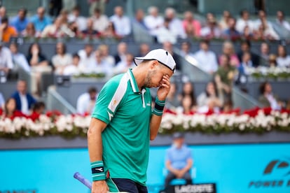 Struff con gesto de preocupación.
