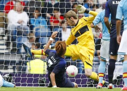 Otsu marca el gol del triunfo para Jap&oacute;n ante De Gea.