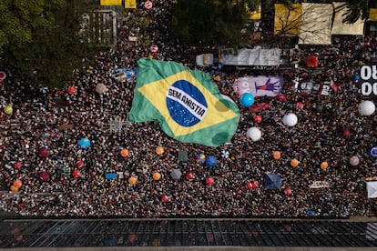 Vista aérea durante una manifestación contra el proyecto de amnistía que avanza en el Congreso en Sao Paulo, este domingo.