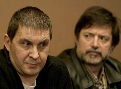 De izquierda a derecha, Arnaldo Otegi y Rafael Díez Usabiaga.