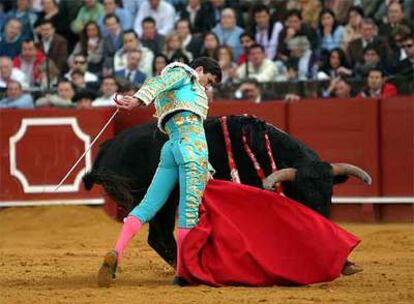 El diestro Daniel Luque, en la corrida celebrada ayer en Sevilla.