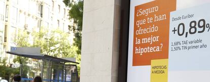 Escaparate de una oficina bancaria.