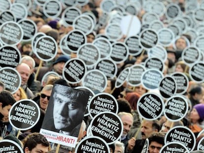 Manifestaci&oacute;n en Estambul bajo el lema: &ldquo;Todos somos armenios, todos somos Hrant Dink.