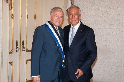 Isidro Fainé, Presidente de la Fundación ”la Caixa”, junto al Presidente de la Republica Portuguesa, Marcelo Rebelo de Sousa, en la ceremonia de entrega de la Gran Cruz de la Orden del Infante Don Henrique.