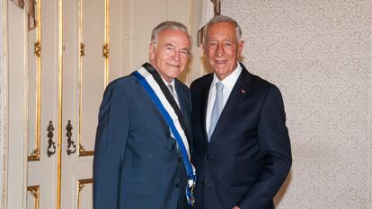 Isidro Fainé, Presidente de la Fundación ”la Caixa”, junto al Presidente de la Republica Portuguesa, Marcelo Rebelo de Sousa, en la ceremonia de entrega de la Gran Cruz de la Orden del Infante Don Henrique.